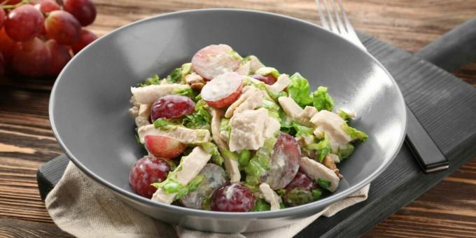 Ensalada con pollo y uvas