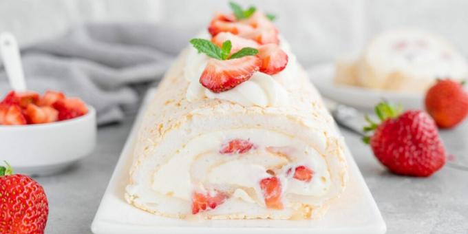 Rollo de merengue con fresas