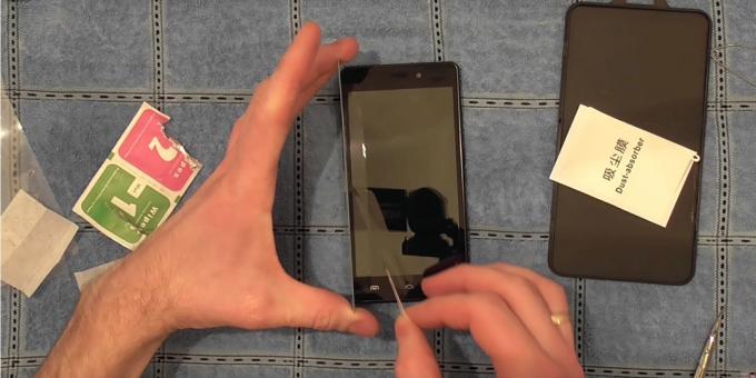 Cómo pegar el cristal de protección en el smartphone