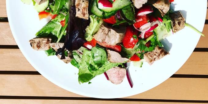 ensaladas dietéticos: Ensalada con carne y berenjenas al horno