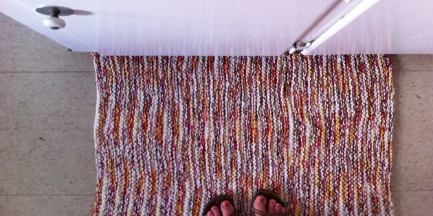 acentos de color en el interior: alfombras