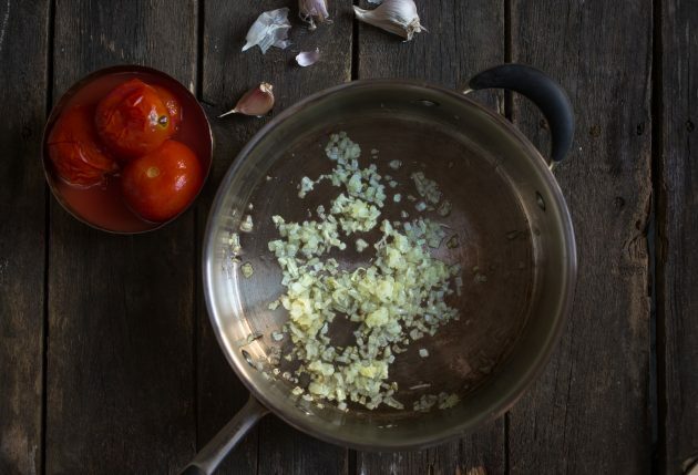 Cómo hacer una cazuela de albóndigas italianas: ahorre cebollas y ajo