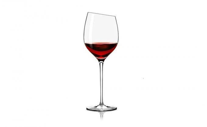 Un vaso de vino tinto de Burdeos