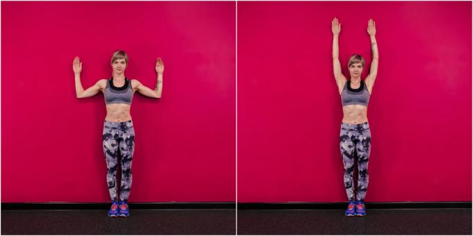 Cómo agrandar los senos con ejercicio: levantando los brazos junto a una pared