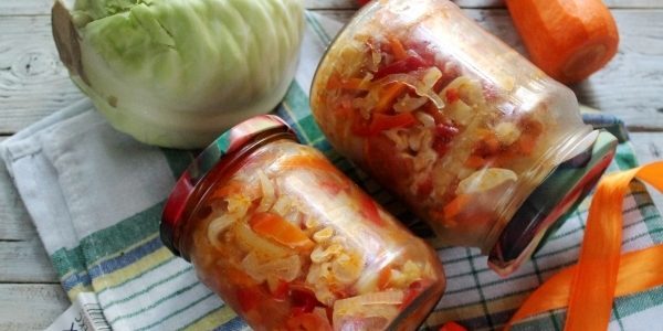 Ensaladas de col para el invierno: Ensalada de col con tomate y pimiento