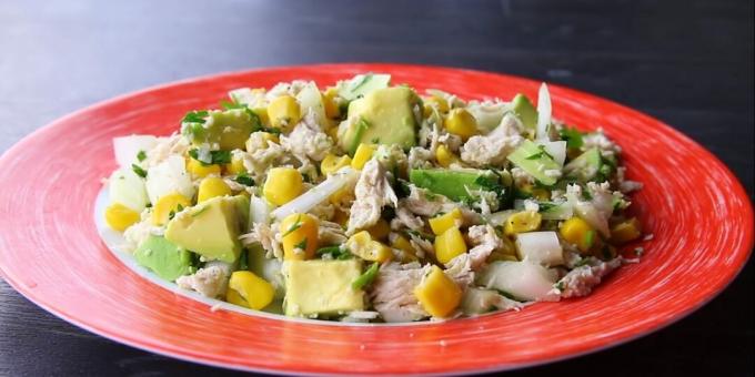 Comidas dietéticas: Ensalada de pollo con aguacate y maíz