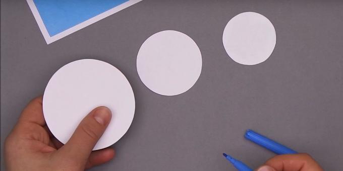 cómo hacer una tarjeta de Navidad: Cortar círculos
