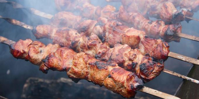 Cómo cocinar carne de res barbacoa: adobo de jugo de granada