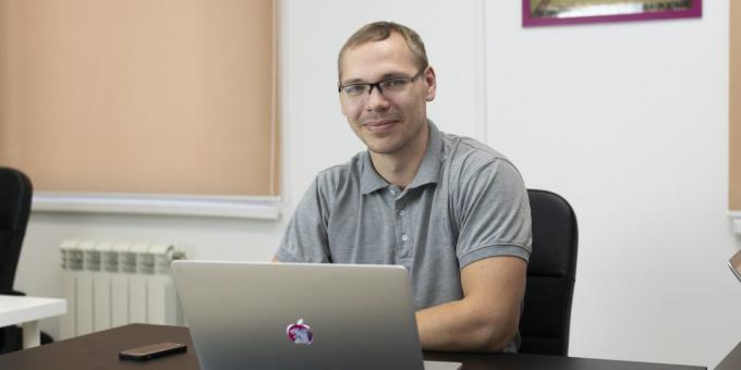 Las personas Layfhakera Eugene Ermolaev, ingeniero de software