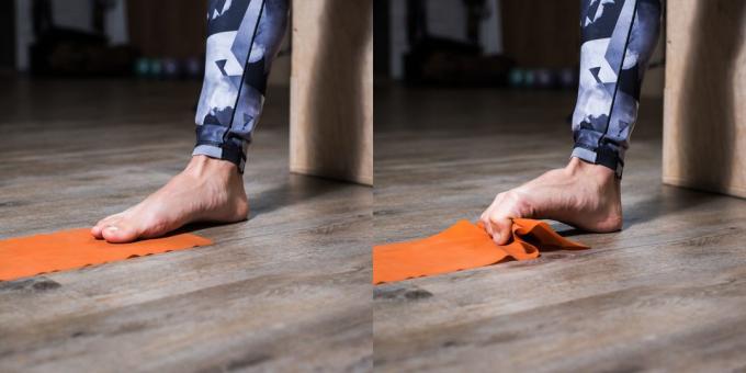 Ejercicios para los pies planos: Tirando la toalla