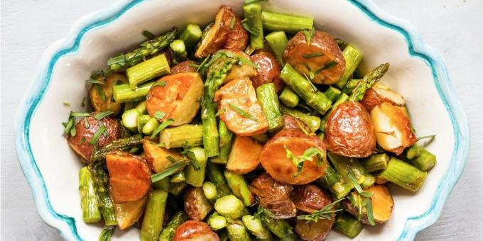 Verduras al horno: patatas cocidas al horno con espárragos y limón mostaza vestidor