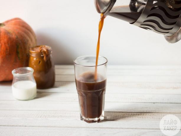 Latte de la calabaza: preparar el café