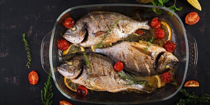 Dorado al horno con tomates