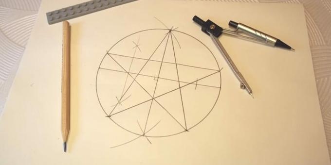 Cómo dibujar una estrella usando una brújula y una regla