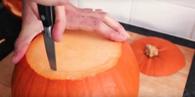 Cómo cortar una calabaza para Halloween con sus propias manos: Cortar la carne