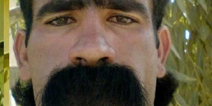 grueso bigote