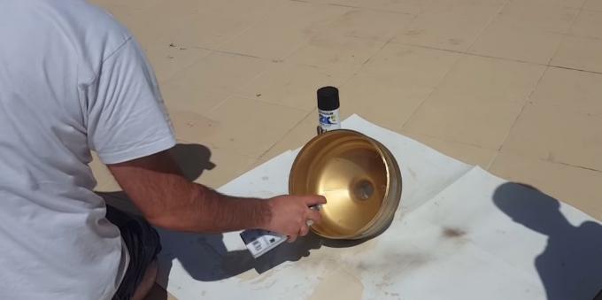 Lámparas de techo manos propias: en el interior de pintura de plástico con pintura de oro