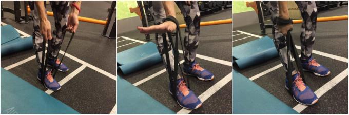 Ejercicios con banda de goma: Estirar los músculos trapecios