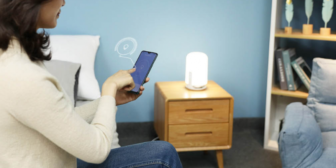Xiaomi ha lanzado una lámpara nocturna segura para la visión. Ella no emite luz azul