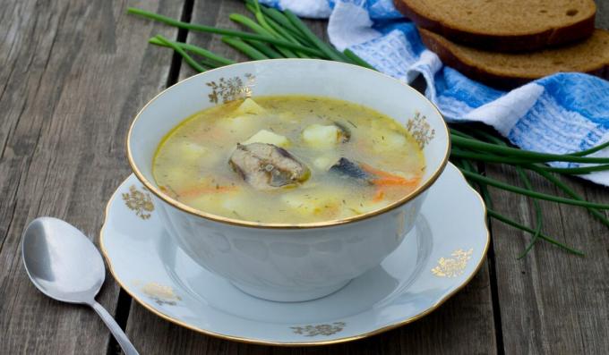 Sopa de pescado enlatada con arroz