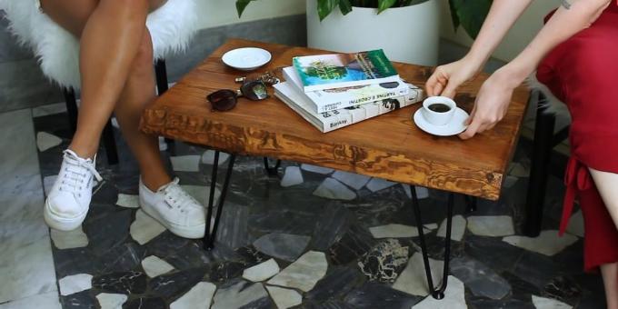 ¿Cómo hacer una mesa de café hecha de tablas con sus propias manos