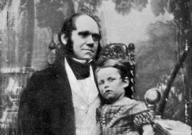 Charles Darwin y su hijo